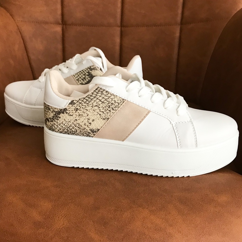 LAST PAIR! š 5āļø Snakeskin Platform Animal S⦠- Picture 3 of 8